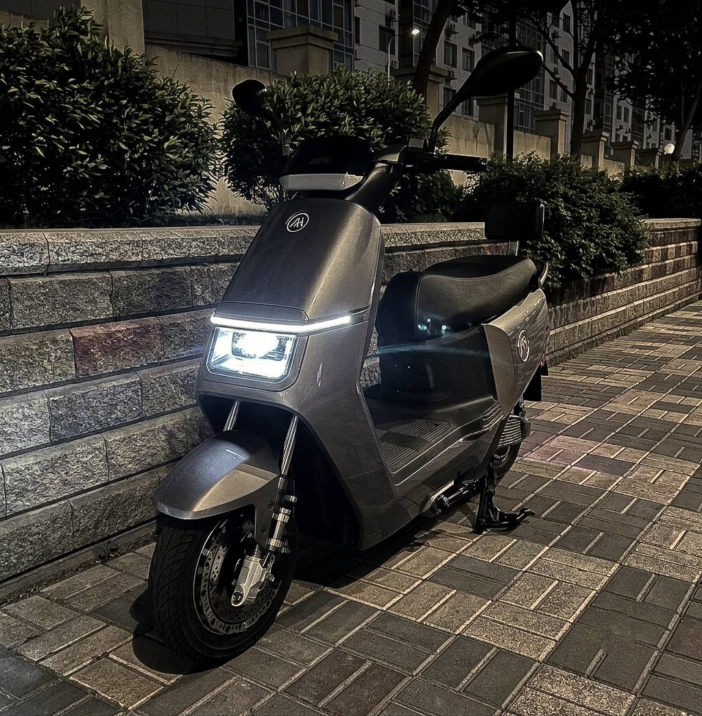 Aima A700 Night